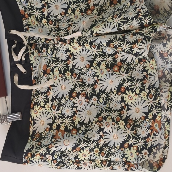 Patagonia Women's Wavefarer Board Shorts 5'' Primavera Ink Black Vacation Beach - Picture 2 of 8